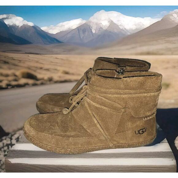 UGG Australia Reid Ankle Boot Tan Suede Bootie Moccasins Shoes Sz 7.5 - Picture 1 of 11